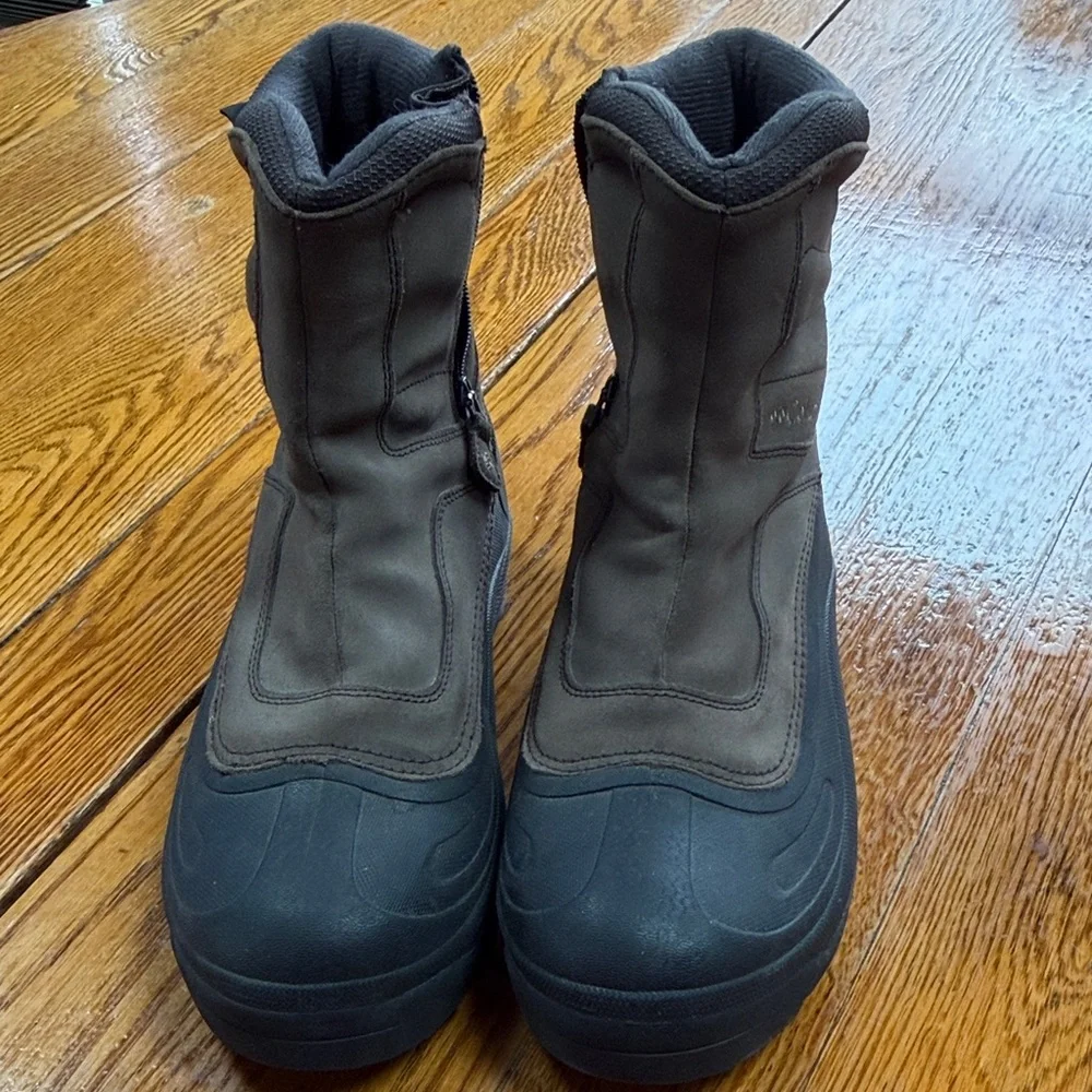 Columbia Canadian Crest zip close insulated men’s boots. Size 11.5.